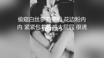 潜入网吧女厕偷拍附近的美女大学生，没想到鲍鱼那么黑