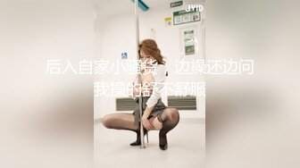 白嫩肉嘟嘟妹子揉捏爱抚很舒服，抱着美臀用力往鸡巴上撞击啪啪响声不断一前一后相互配合下体碰撞交缠