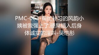 敞亮风骚的美女模特露脸大秀直播展示完美好身材，听狼友指挥揉着骚奶子伸着小舌头要舔狼友大鸡巴特写自慰