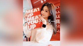 后入小妹子,感觉很不错，还无套给口一会